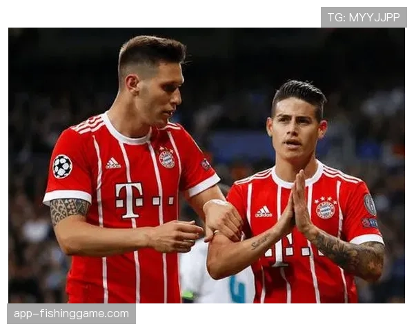 特写:第87分钟,卢顿球员抽筋倒地,对手主动将球踢出界引发掌声